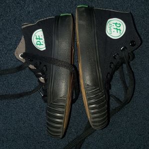 BOYS SZ 10.5 PF FLYERS BLACK HIGH TOP